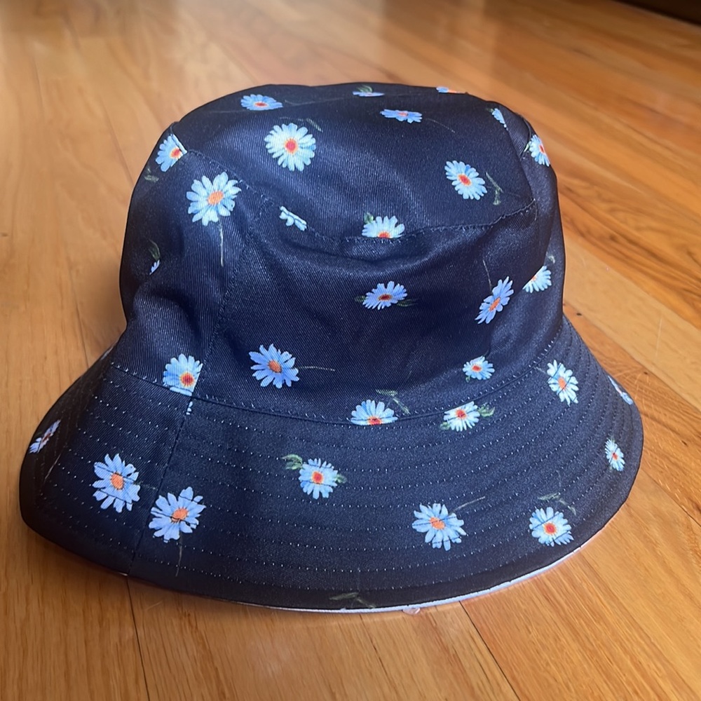 Alice + Olivia Reversible Flower Print Bucket Hat